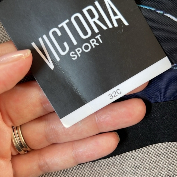 Victoria’s Secret Victoria Sport Incredible Lightweight Medium Support Size 32C - Picture 6 of 7